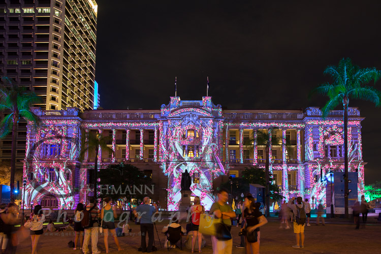 Colour me Brisbane - Lichtgemälde auf Gebäuden