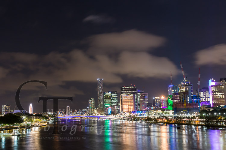 Colour me Brisbane - Skyline in der Nacht