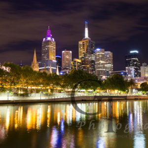 Melbourne bei Nacht: die Skyline am Yarra River
