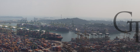 Ausblick von Pinnacles auf Container Hafen