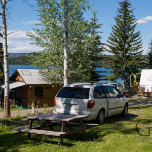 Camping in Kanada Bridge Lake Cottonwood Bay Resort