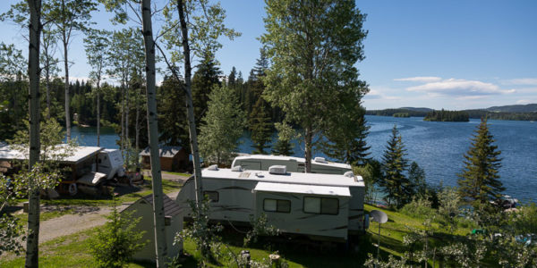Camping in Kanada Bridge Lake Cottonwood Bay Resort