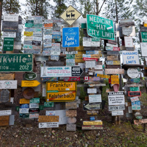 Kanada Yukon Alaska Highway Watson Lake Sign Post Forest