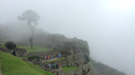 Reisezeit Machu Picchu in Wolken im März