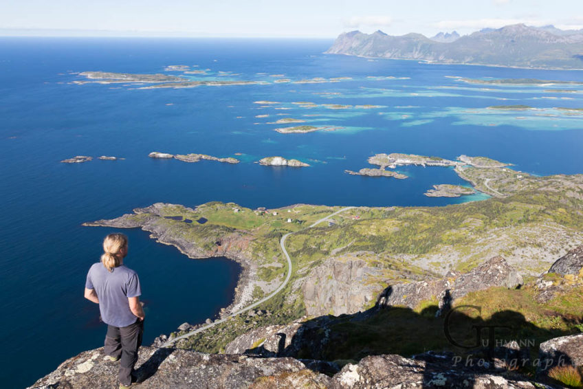 Wandern in Norwegen – Karibischer Ausblick vom Sukkertoppen auf Senja